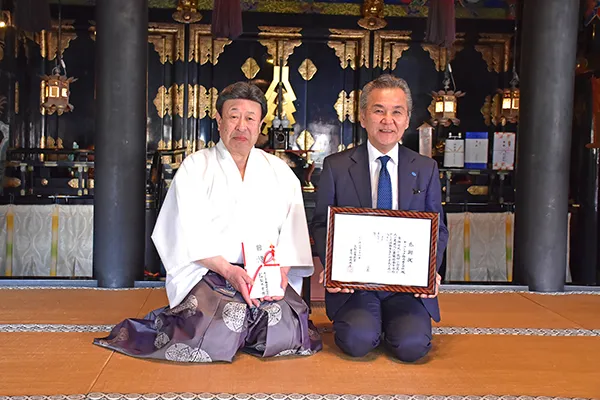 寄付金贈呈の様子①